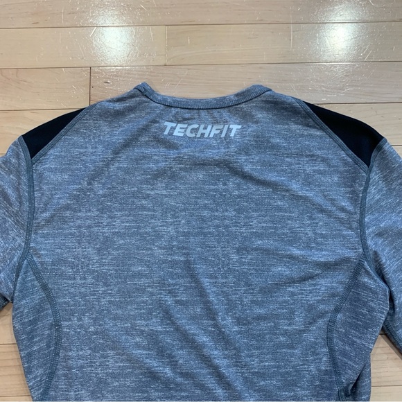 Adidas men’s size large compression fit gray long sleeve shirt techfit - Picture 3 of 8